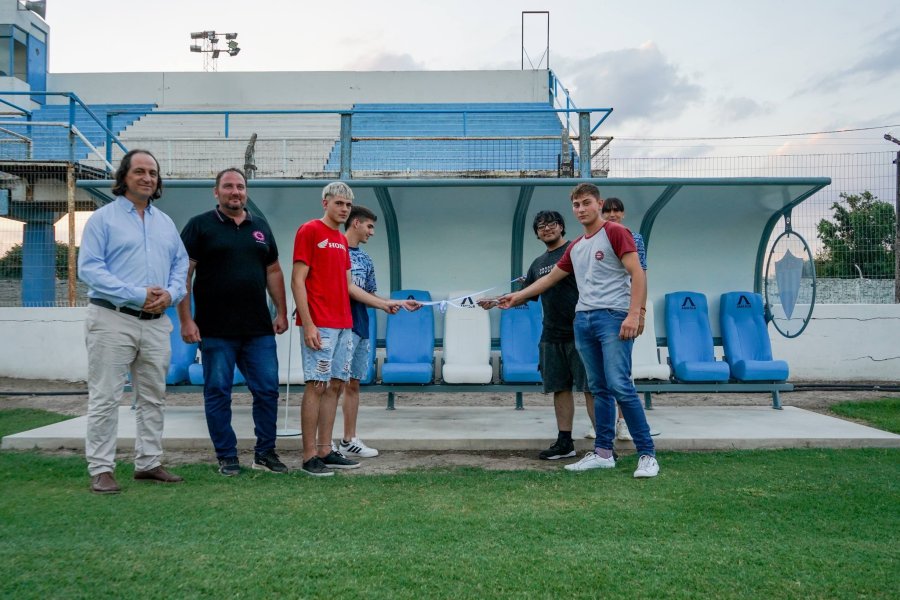 INAUGURACI&Oacute;N. El tradicional corte de cintas habilitando la obra.