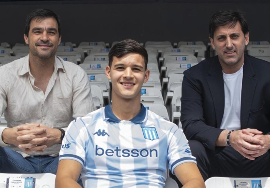 Con palabras de Messi, Racing present&oacute; oficialmente a Valent&iacute;n Carboni.