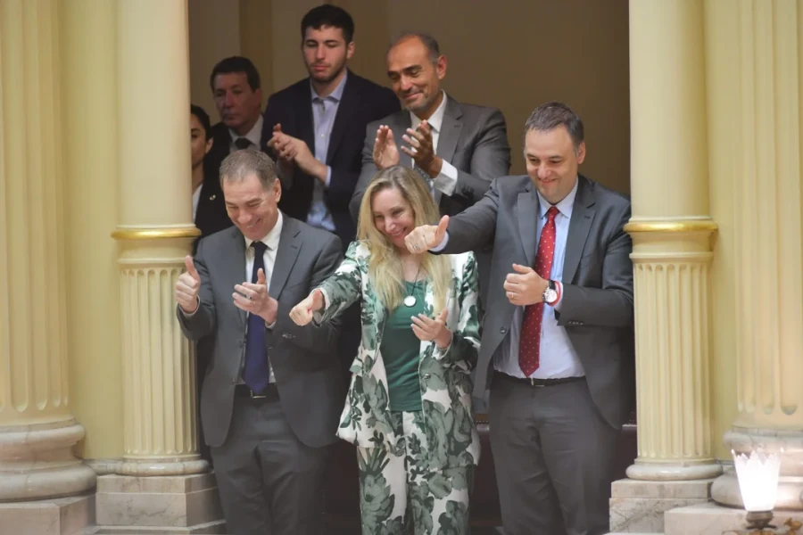 La secretaria general de la Presidencia, Karina Milei, junto a sus colaboradres m&aacute;s estrechos en el Congreso.