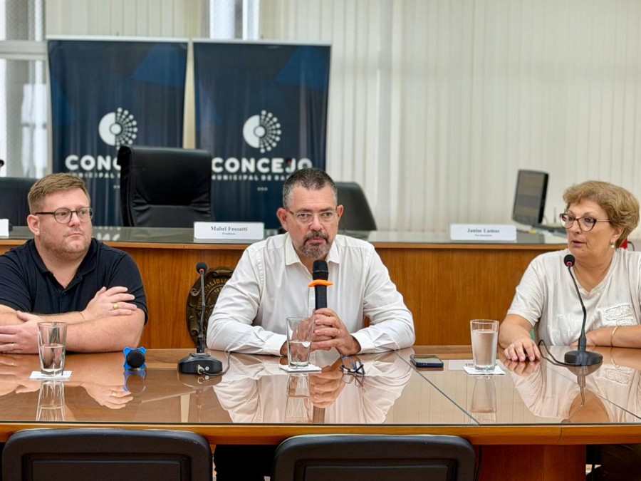 El fiscal municipal, Mat&iacute;as Gentinetta, el secretario de Gobierno, Germ&aacute;n Bottero y la presidente del Concejo, Mabel Fossatti.