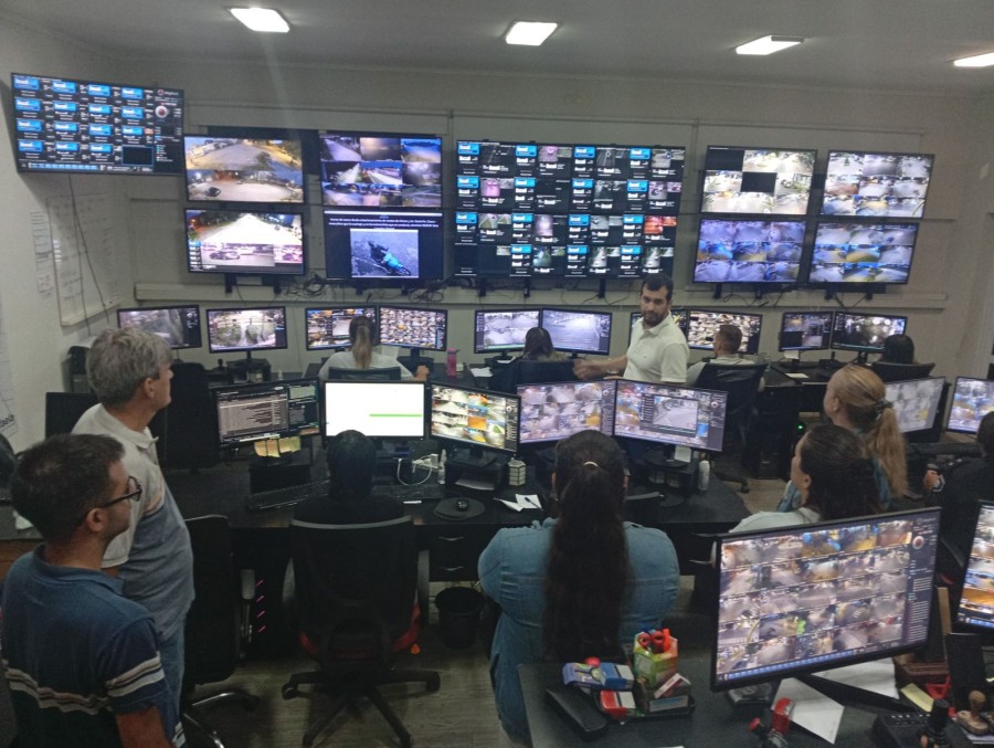 Los vecinos pudieron observar c&oacute;mo operan las c&aacute;maras distribuidas en distintos puntos de Rafaela.