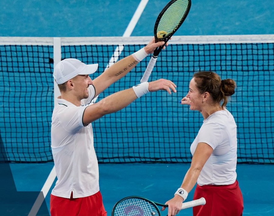 TITULO. Se sell&oacute; en el doble mixto.