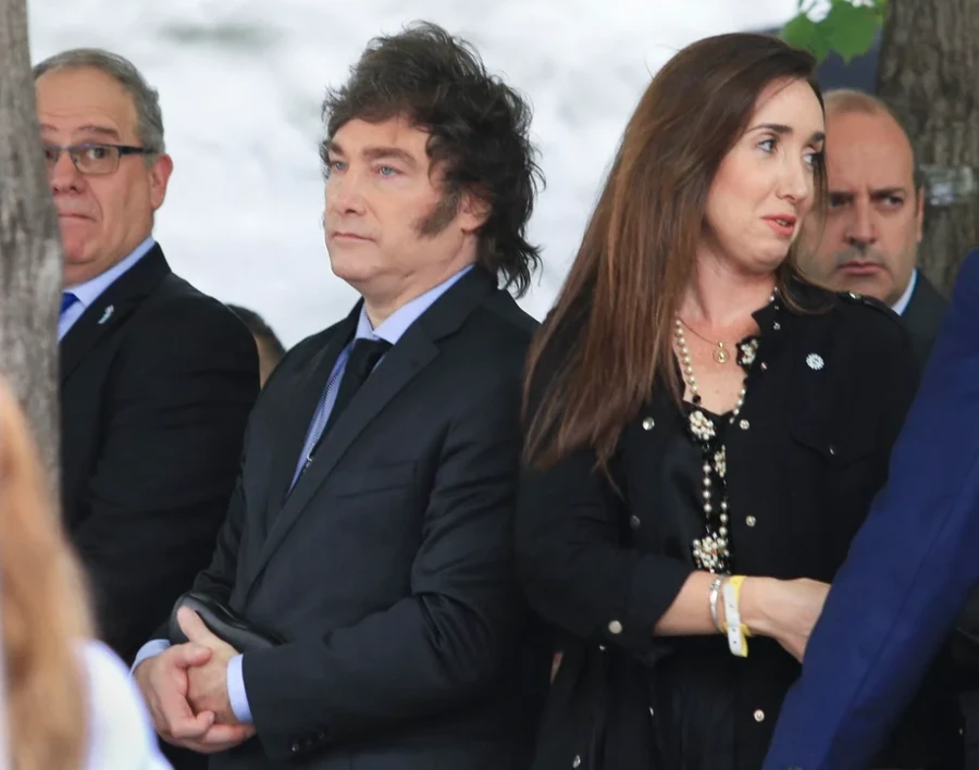 Lejos. Milei y Villarruel.