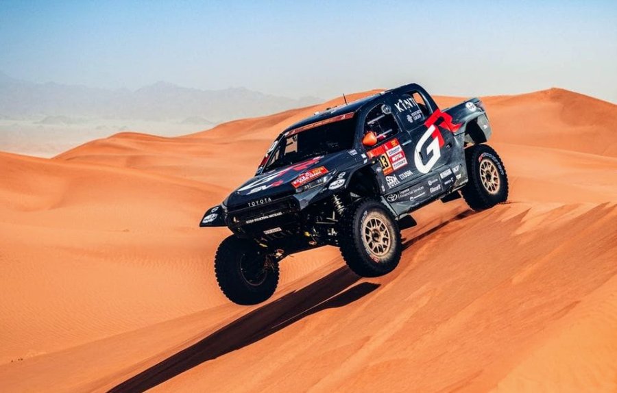 Saood Variawa - Francois Cazalet ganaron la etapa con una de las Toyota.