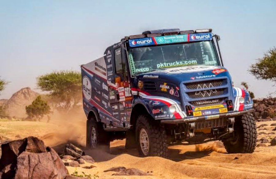 Mitchel van den Brink - Bart van Heun - Jarno van de Pol siguen muy firmes en Camiones.