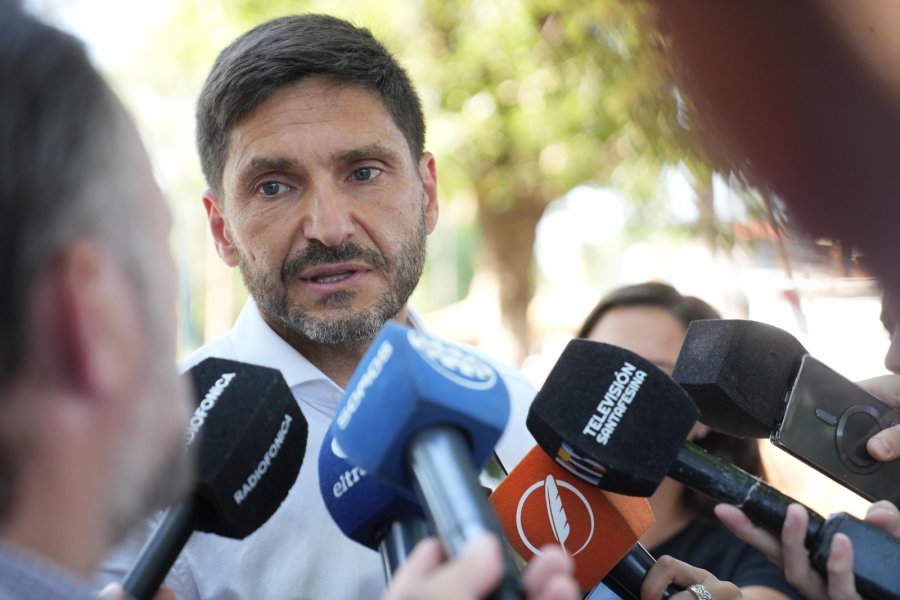 SIN FECHA DE CONVOCATORIA. El gobernador de Santa Fe, Maximiliano Pullaro, se refiri&oacute; a las negociaciones paritarias para actualizar salarios. "Las clases empezar&aacute;n en tiempo y forma", expres&oacute;.