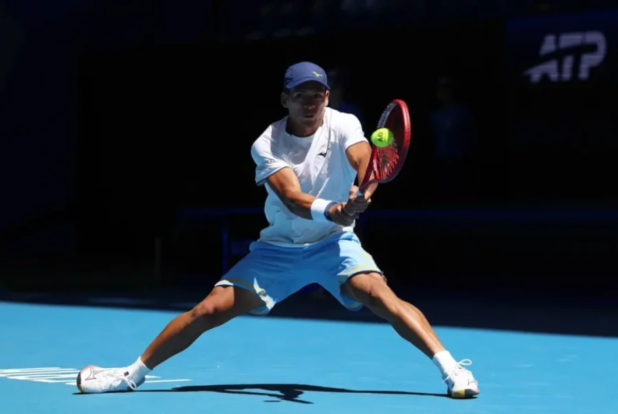 Un Sebasti&aacute;n B&aacute;ez renovado avanz&oacute; a cuartos de final del ATP 250 de Auckland.
