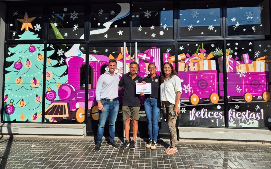 VISITA. El intendente Leonardo Viotti al visitar Electrocelular.