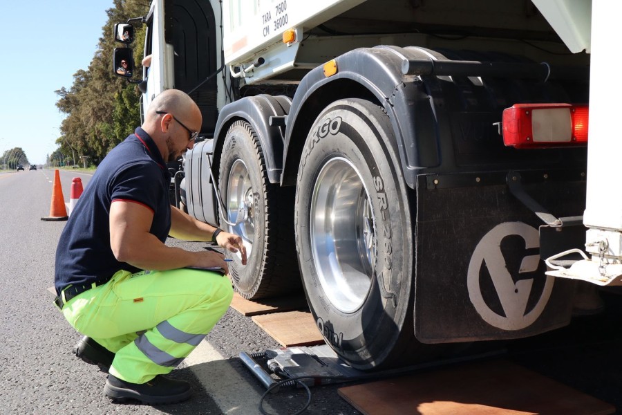 En esos controles se labraron 10 actas de infracci&oacute;n por exceso de peso, destac&aacute;ndose dos camiones en Franck que superaban las cargas reglamentarias en 26.000 y 25.000 kilos.