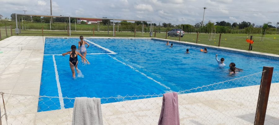 La piscina multifuncional, un espejo de agua de 12,5 x 20 m