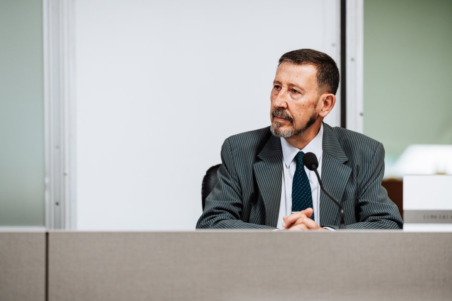 Jos&eacute; Delmastro en su banca.