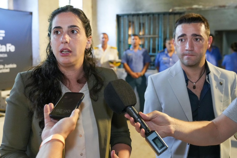 Provincia entreg&oacute; al Servicio Penitenciario nuevas paletas detectoras de metales.