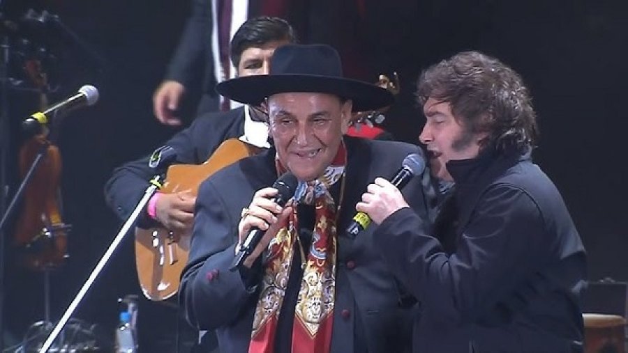 SHOW DE MILEI EN JESUS MARIA. El presidente cant&oacute; "Amor salvaje" junto al Chaque&ntilde;o Palavecino en el festival de doma y folclore que se est&aacute; desarrollando en la ciudad cordobesa.