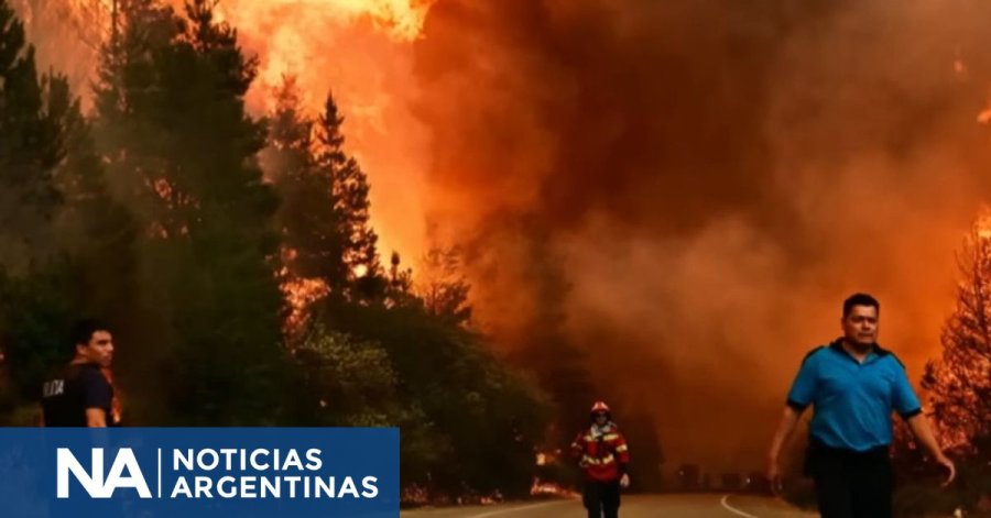 EL MEGAINCENDIO DE CHILE. Las llamas, que llevan tres d&iacute;as concentradas en la zona centro sur del pa&iacute;s sudamericano, arrasaron con 25.000 hect&aacute;reas.