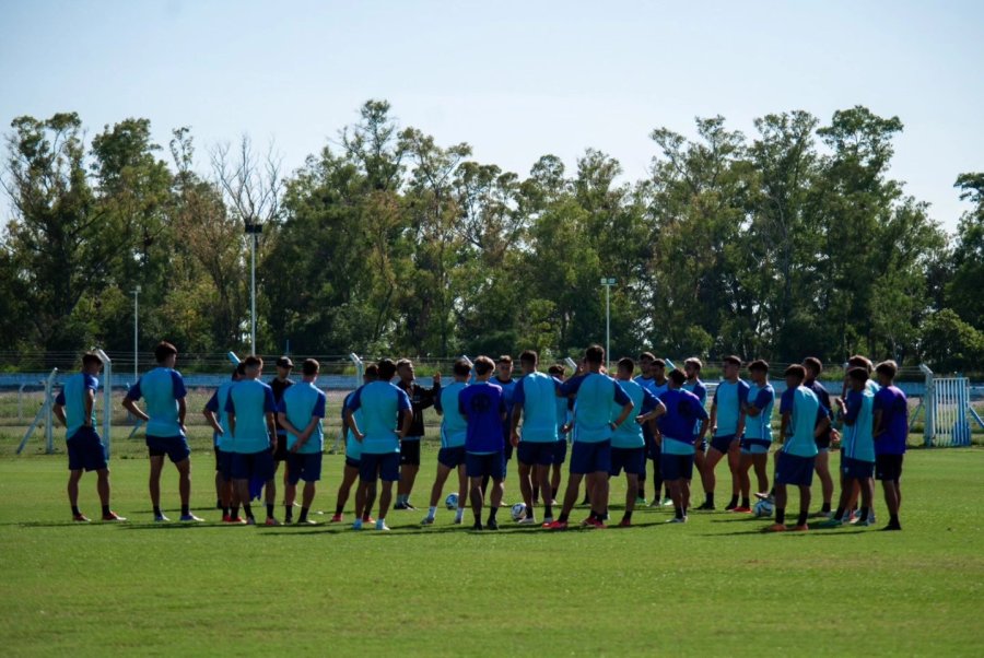 NO SE DETIENE. / La Crema contin&uacute;a con su puesta a punto para la temporada 2026 en la Primera Nacional.