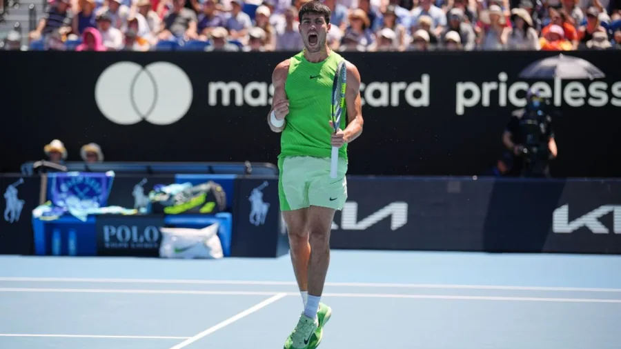 Alcaraz super&oacute; a Hanfmann en la segunda ronda del Abierto de Australia.