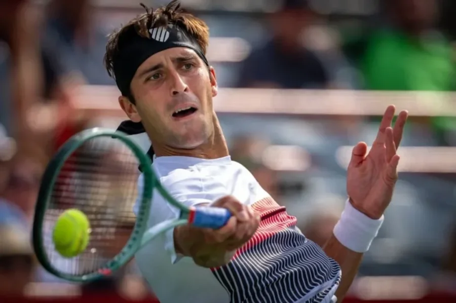 Etcheverry, a tercera ronda en el Abierto de Australia.