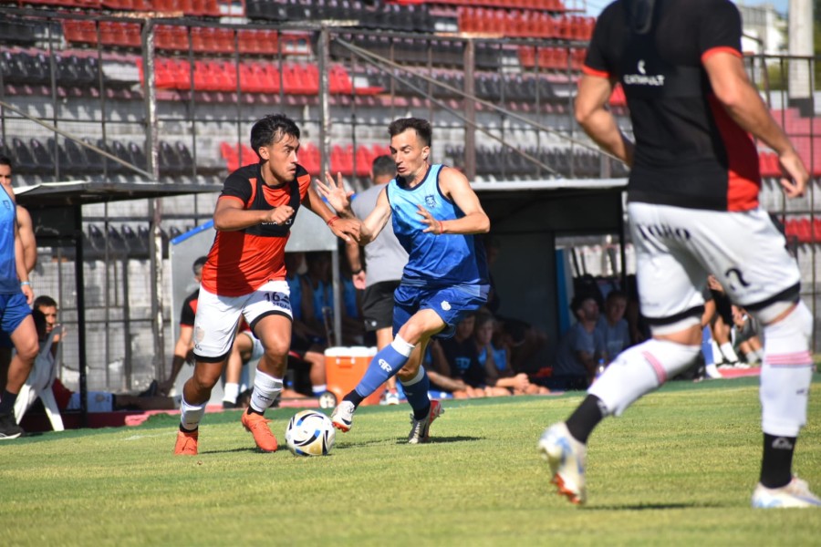 LA CREMA TUVO UNA NUEVA PRUEBA FUTBOL&Iacute;STICA ANTE PATRONATO, EN PARAN&Aacute;