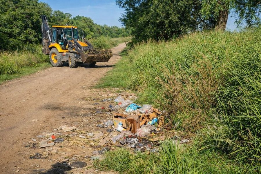 TAREAS. El municipio contin&uacute;a trabajando y concientizando sobre la correcta disposici&oacute;n de residuos en espacios verdes y caminos rurales.