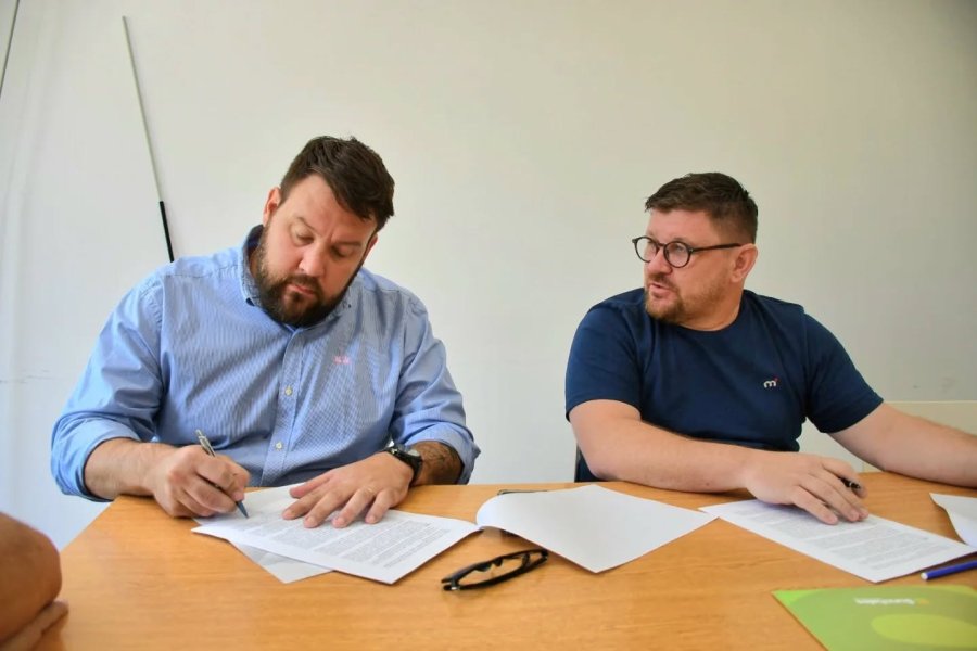 mat&iacute;as Daga y Pablo Pinotti al celebrar el acuerdo.