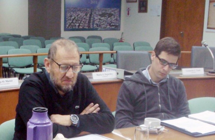 Marcos Corach cuando era funcionario de la Municipalidad de Rafaela, en una de sus visitas al Concejo donde Leonardo Viotti era uno de los ediles.