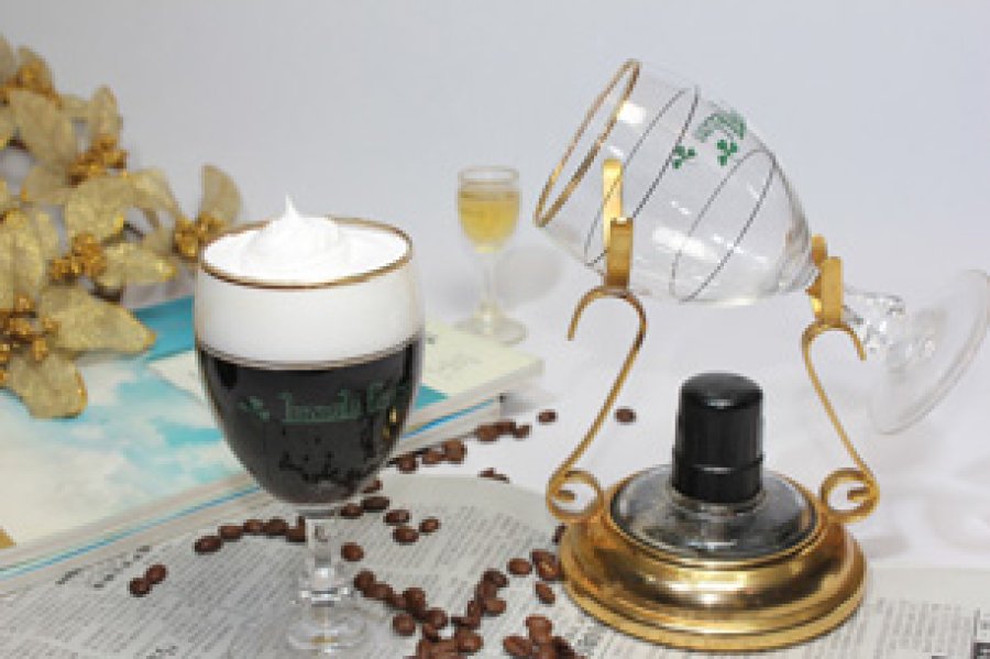 Se trata de una bebida compuesta de caf&eacute;, az&uacute;car, whisky irland&eacute;s y nata de leche o nata montada flotando encima.