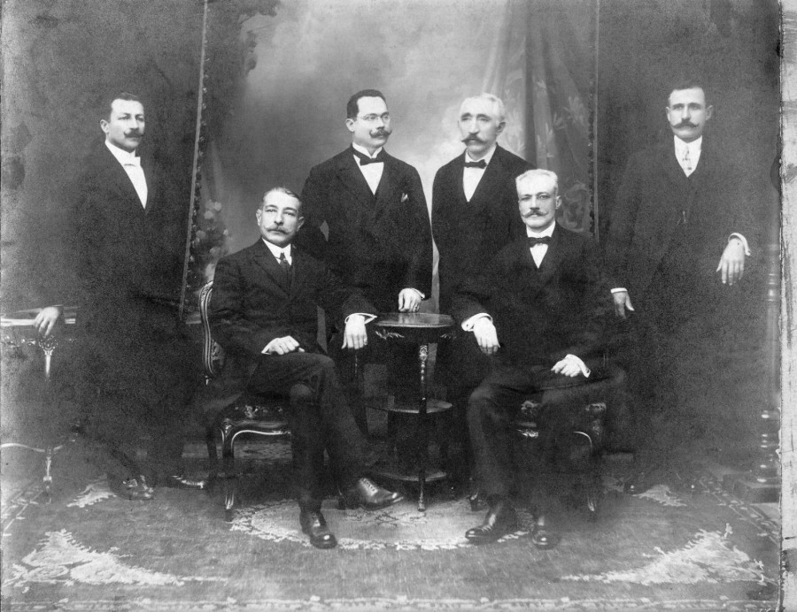 Eduardo Chiarella, Manuel Gimenez (sentado), Emilio Galassi, Antonio Cosettini, Nicol&aacute;s Gutierrez (sentado) y Antonio Mognaschi.