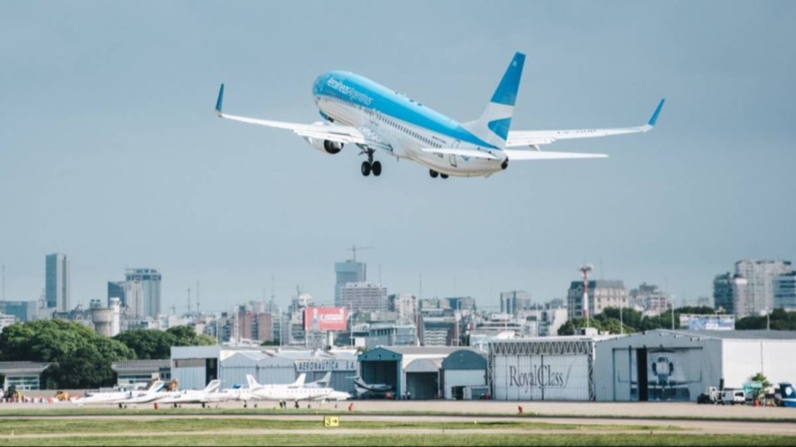 TURISMO 2025. Seg&uacute;n el INDEC, m&aacute;s argentinos viajaron al exterior, pero fueron menos los turistas que llegaron al pa&iacute;s.