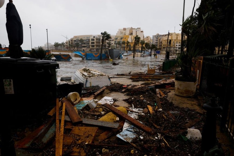 CICLON HARRY. Caus&oacute; destrozos e inundaciones en Italia y en gran parte de Europa.