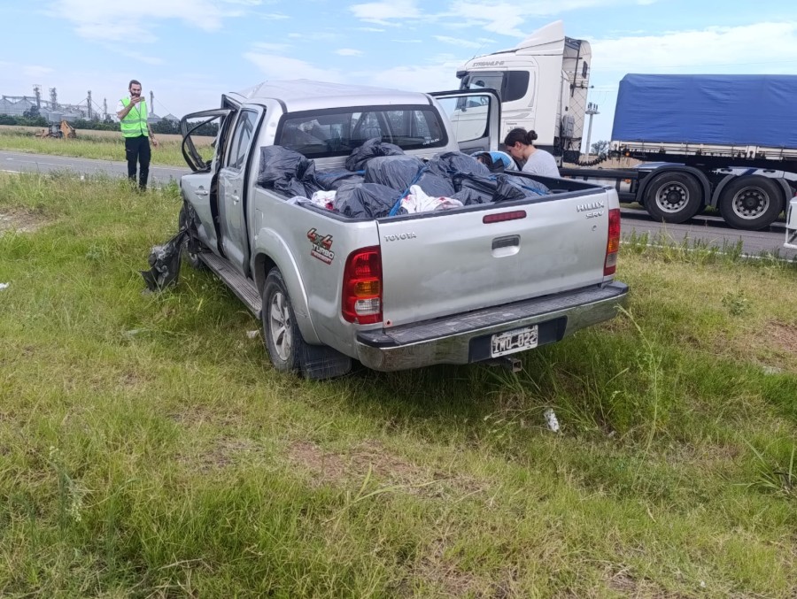 El tr&aacute;nsito por el sector fue restringido a ra&iacute;z del siniestro vial. (FOTO DGB)