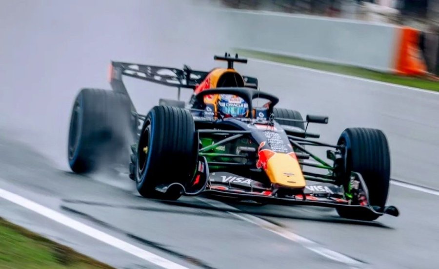 Max Verstappen fue uno de los pilotos que gir&oacute; bajo la lluvia.