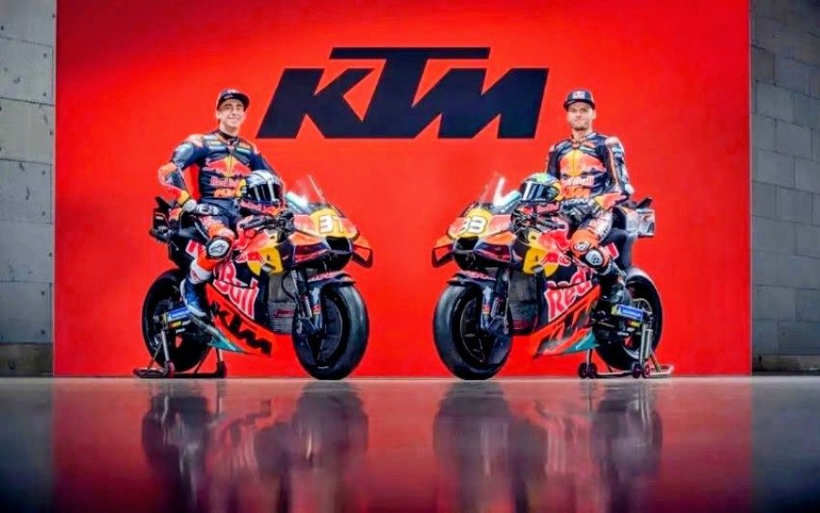 Pedro Acosta y Brad Binder de Red Bull KTM Factory Racing.