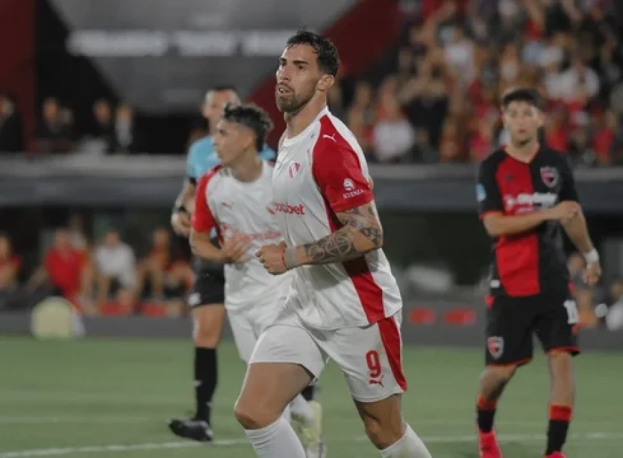 PARAGUAYO. Avalos anot&oacute; para el Rojo.