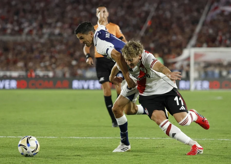 RAFAELINO. Facundo Colidio asisti&oacute; a Quintero en el segundo gol.