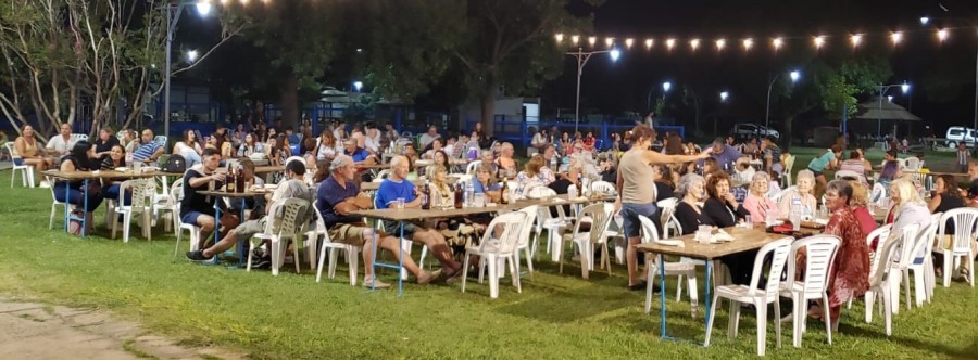 CELEBRACI&Oacute;N. Se invita a reunirse al aire libre para honrar a los fundadores.