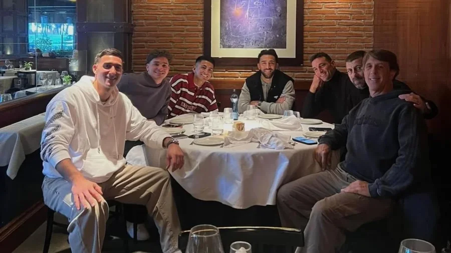 La cena de Lionel Scaloni con varios jugadores argentinos.