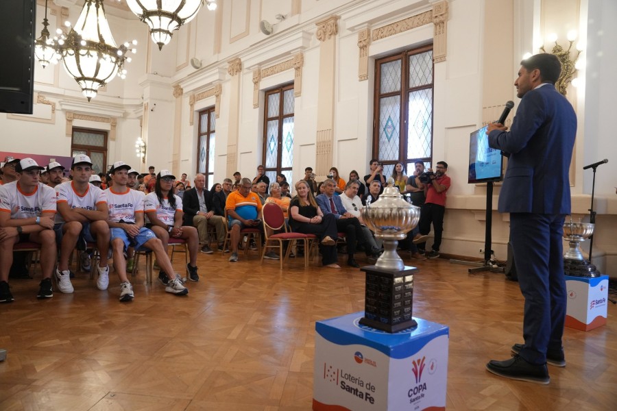 &ldquo;El deporte nos distingue como provincia&rdquo; expres&oacute; el gobernador, Maximiliano Pullaro durante el acto en el Sal&oacute;n Blanco de Casa de Gobierno. (FOTO SCS)