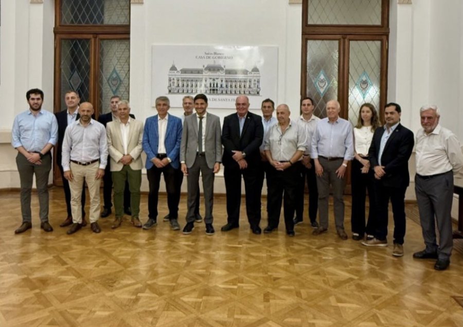 El gobernador Pullaro y el ministro Puccini recibi&oacute; a la conducci&oacute;n de FISFE, que cuenta entre sus integrantes con el rafaelino Mauricio Rizzotto.
