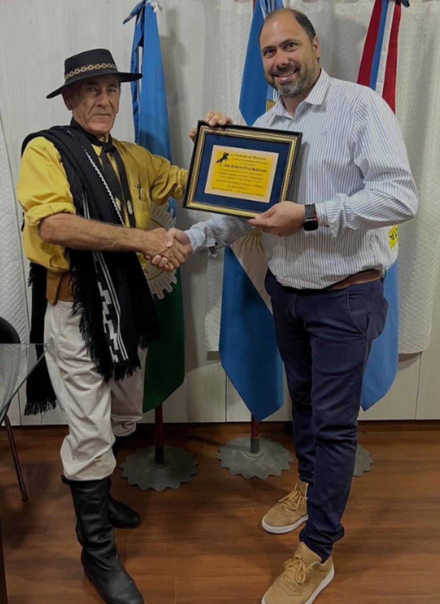 Tito Burkhard y Jos&eacute; Barbero durante la reciente ceremonia.