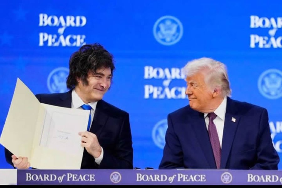MILEI DESMINTIO A THE NEW YORK TIMES. El presidente neg&oacute; negociaciones con Trump para recibir deportados de EE.UU.