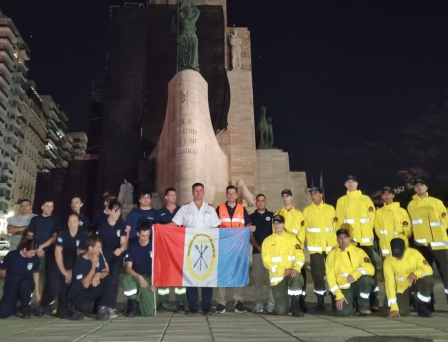 INCENDIOS FORESTALES. Los 30 brigadistas que viajaron a la Patagonia para colaborar en las tareas de control y mitigaci&oacute;n del fuego.