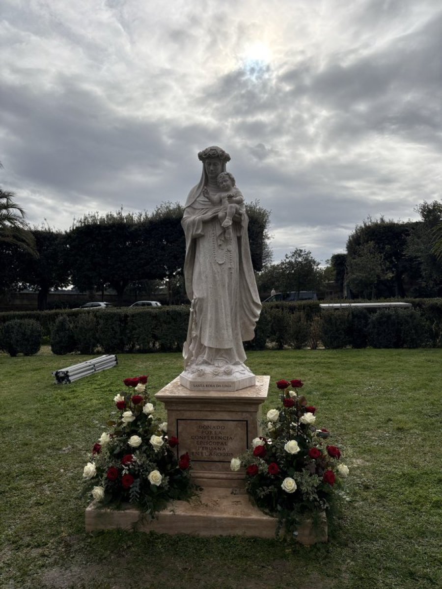 La escultura, obra de Edwin Morales, inaugurada hoy.
