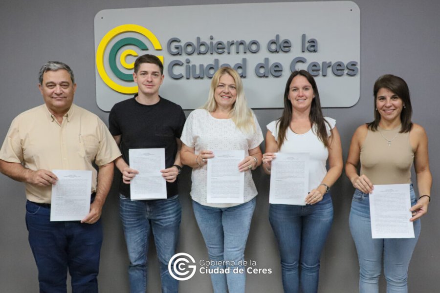 Titulares de gobiernos locales que sellaron el acuerdo.