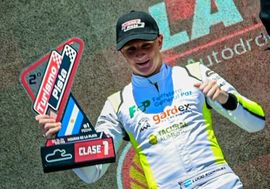 Lucio Rodr&iacute;guez festej&oacute; este domingo en el podio de La Plata.