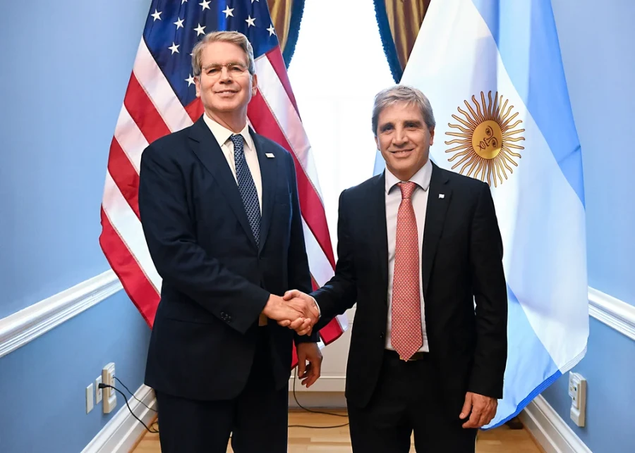Scott Bessent se convirti&oacute; en un sost&eacute;n clave para el ministro Luis Caputo.