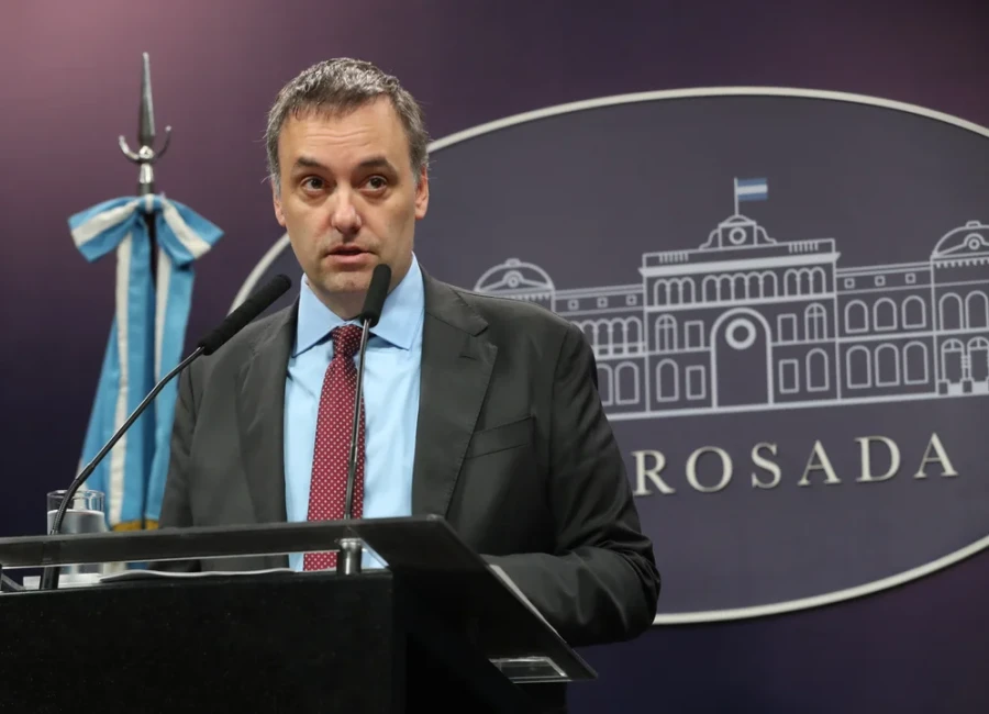 El anuncio fue dado a conocer por Manuel Adorni, actual jefe de Gabinete.