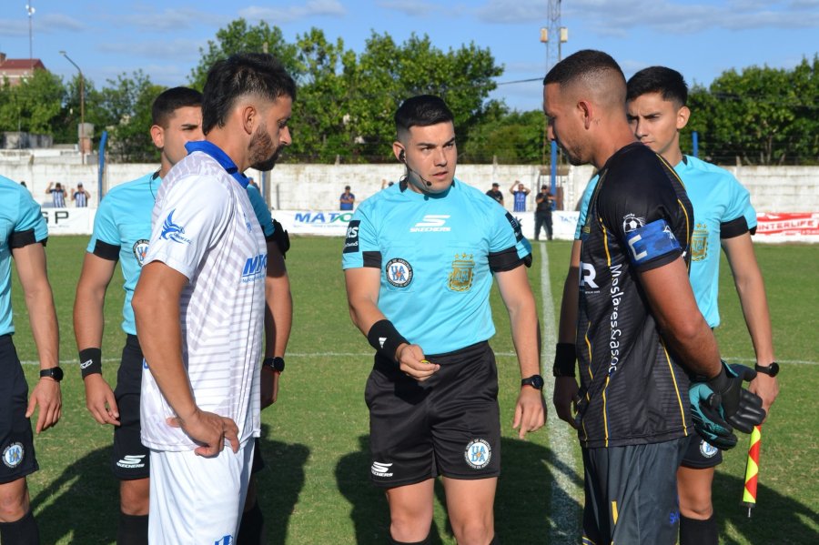 DOLOR. Emanuel Leguizam&oacute;n hab&iacute;a estado como cuarto &aacute;rbitro en R&iacute;o Gallegos.