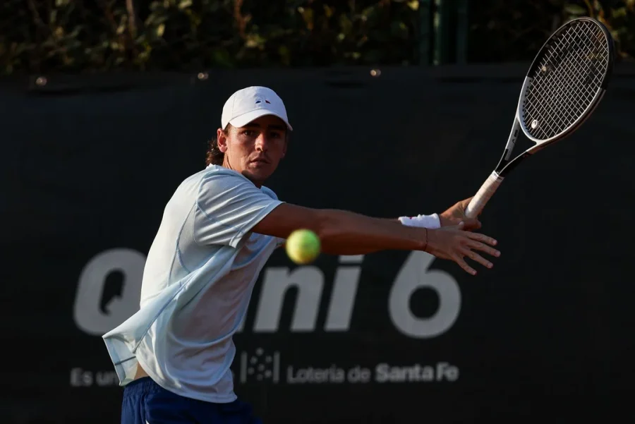 Nikolas S&aacute;nchez Izquierdo durante su derrota en la segunda ronda del Challenger rosarino.