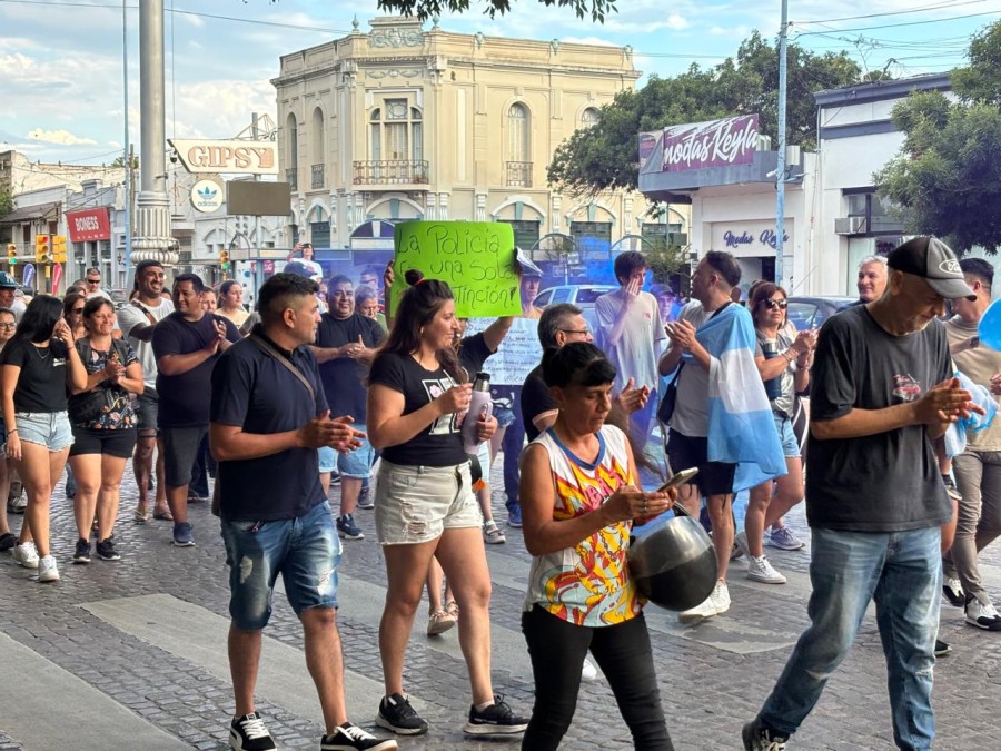 Una importante participaci&oacute;n se observ&oacute; durante la marcha en las calles del centro rafaelino.