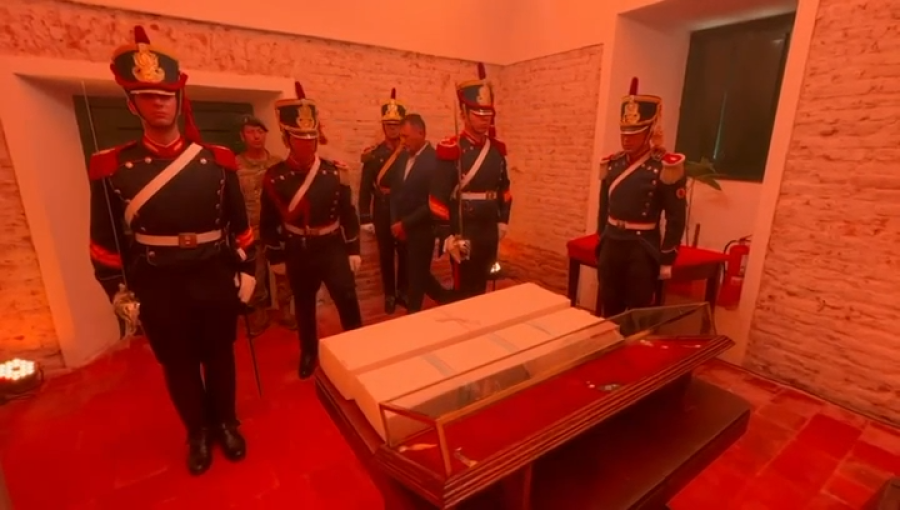 El sable corvo del General Jos&eacute; de San Mart&iacute;n lleg&oacute; a Santa Fe.